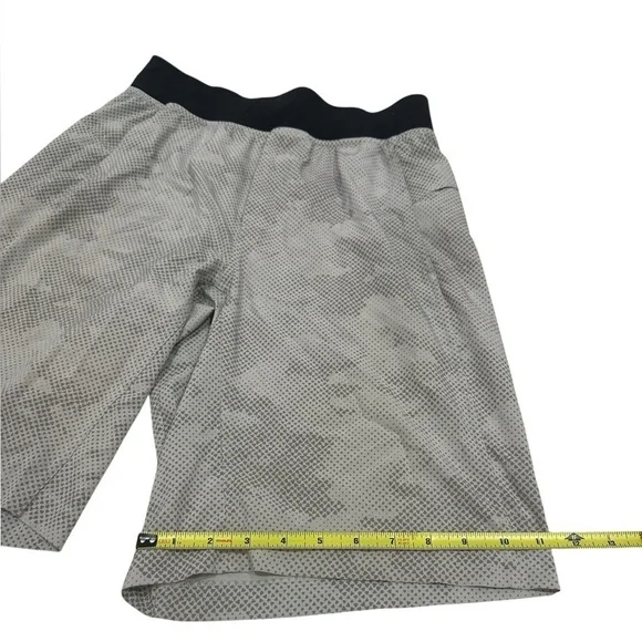 Lululemon Men's Athletic Shorts Patterned Gray and White Small - Picture 10 of 11
